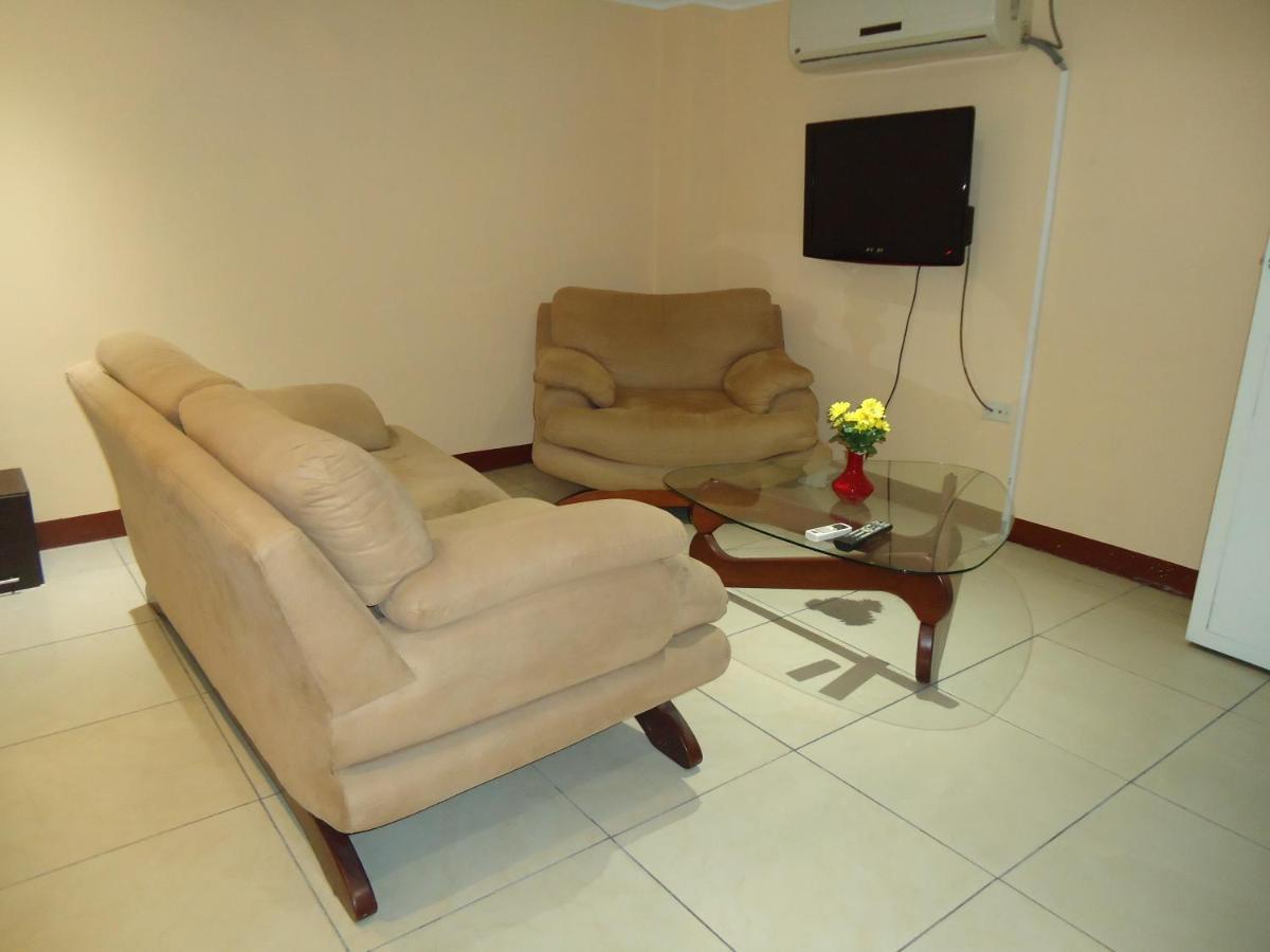 Hostaling Guayaquil Mercedes Luaran gambar
